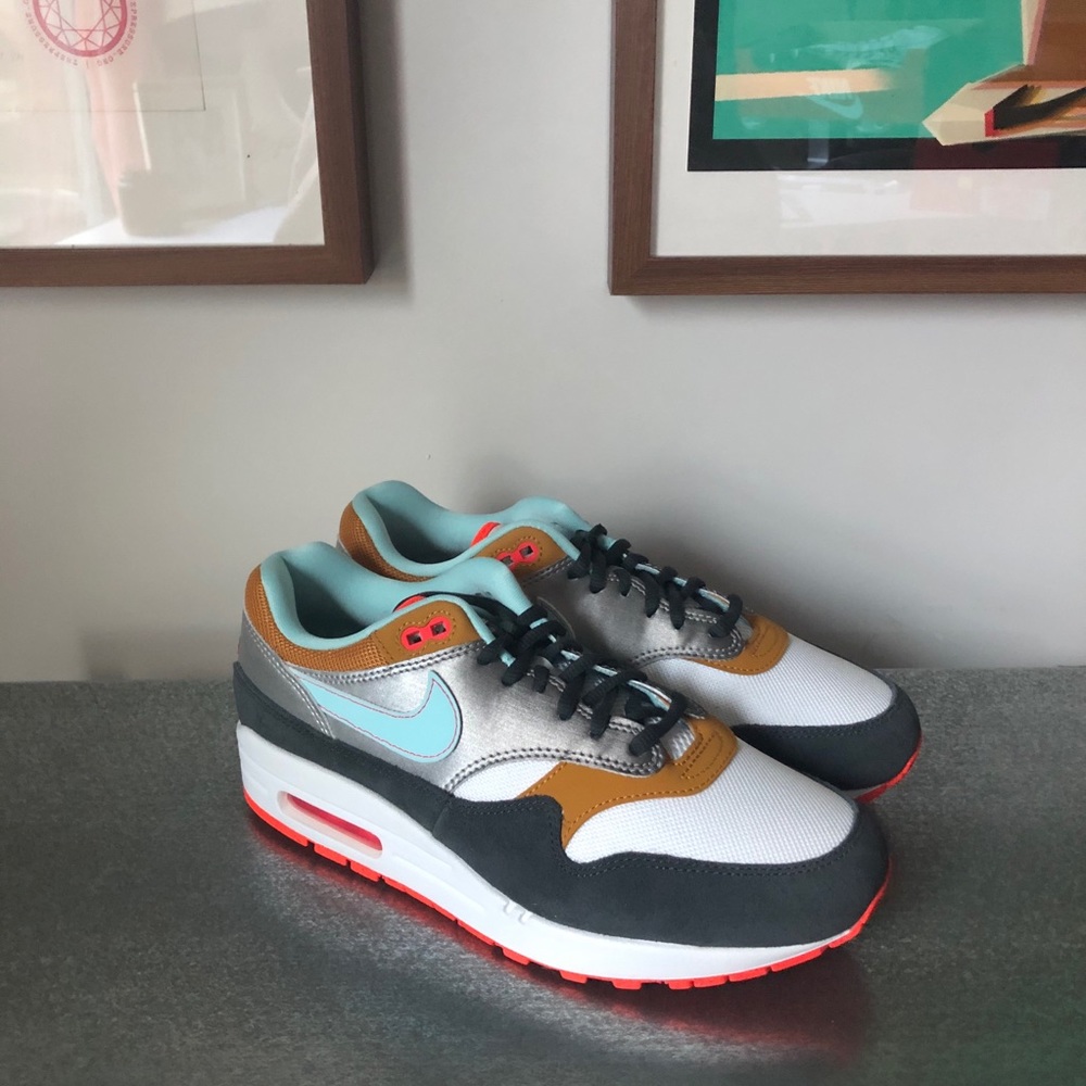 Nike Air Max 1 - Graffiti Logo